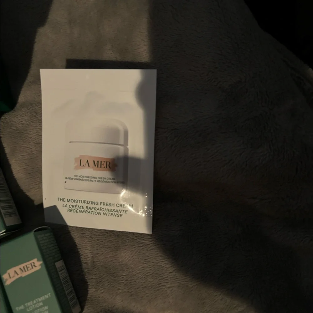 La Mer Skincare Collection with White and Green Packaging - Picture 4 of 9